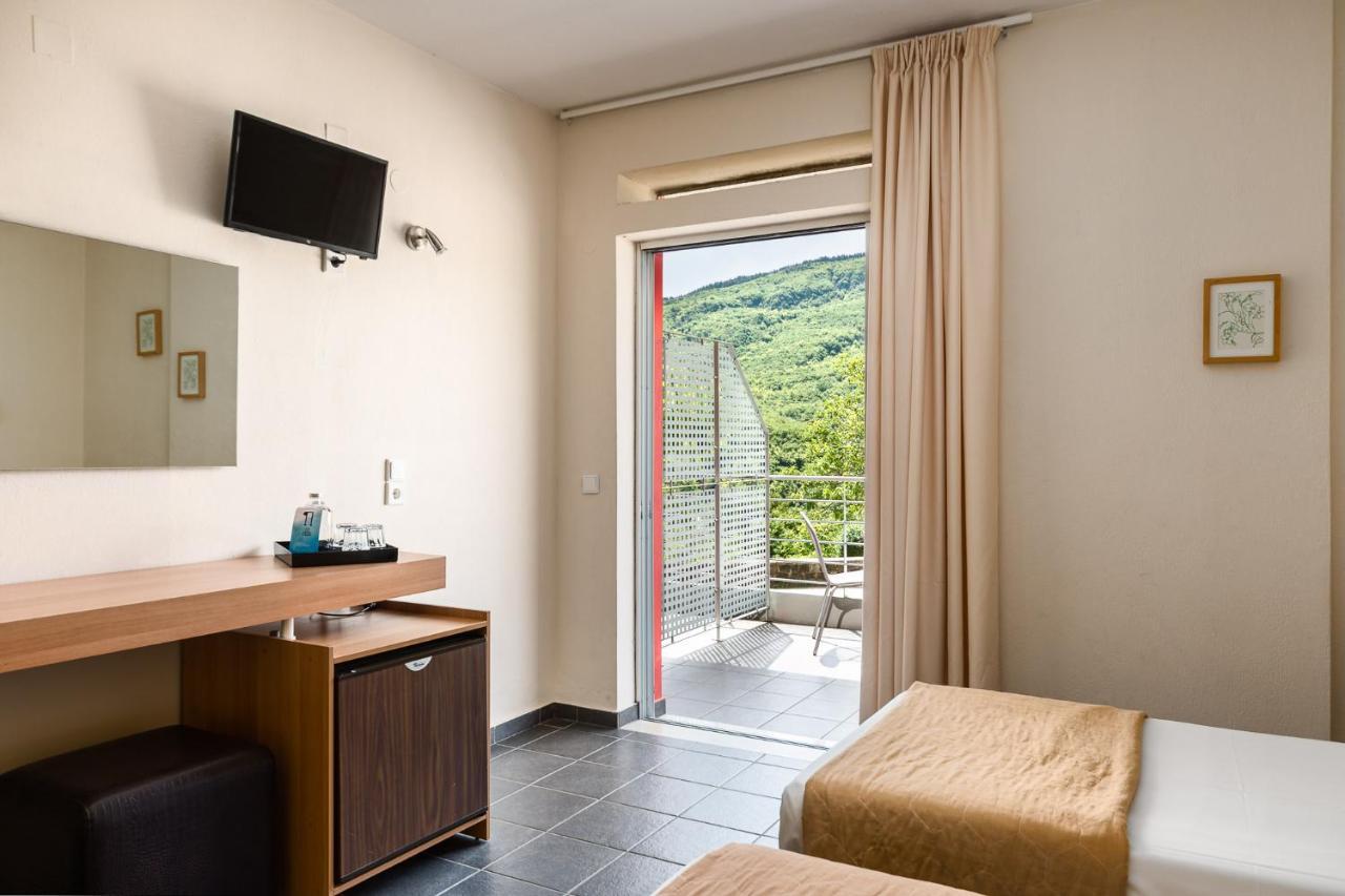 Gefiri Plakas Hotel, Tzoumerka Esterno foto