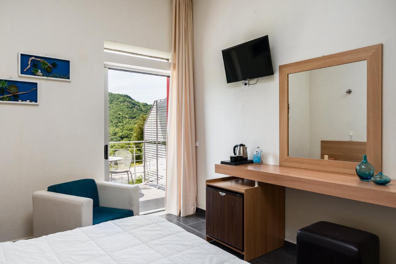 Gefiri Plakas Hotel, Tzoumerka Esterno foto